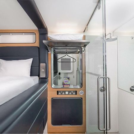 Yotelair London Heathrow Airport ฮิลลิงดัน ภายนอก รูปภาพ