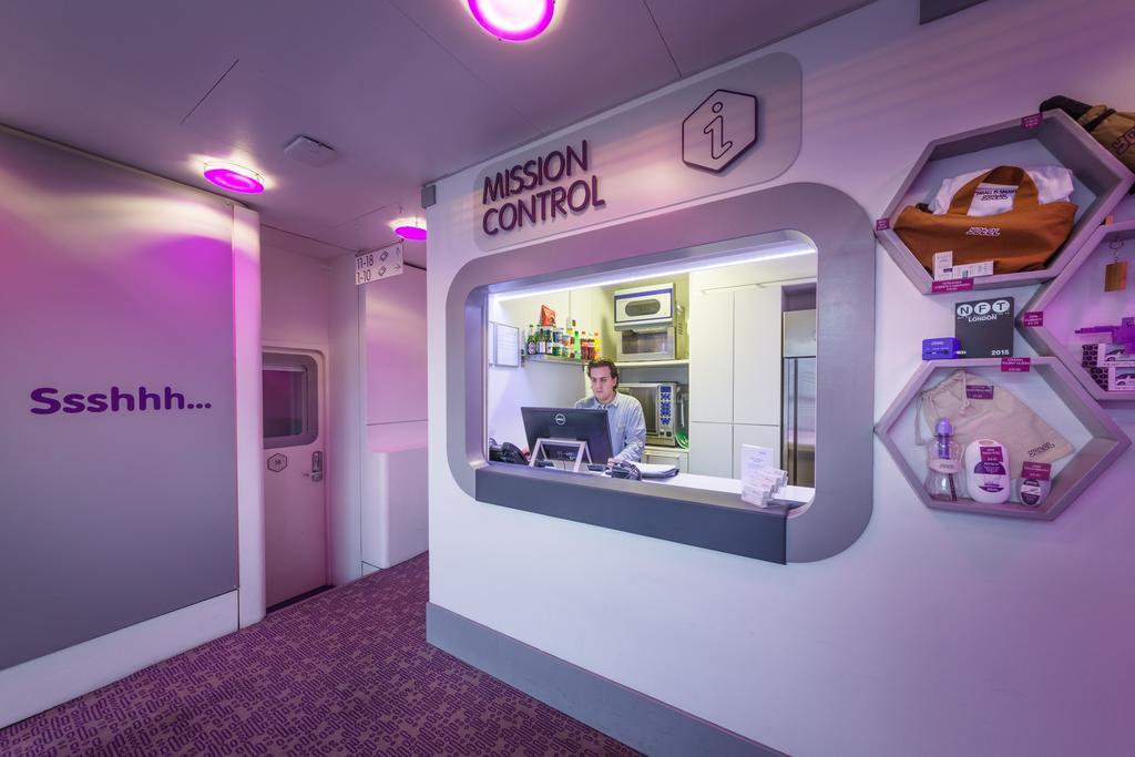 Yotelair London Heathrow Airport ฮิลลิงดัน ภายนอก รูปภาพ