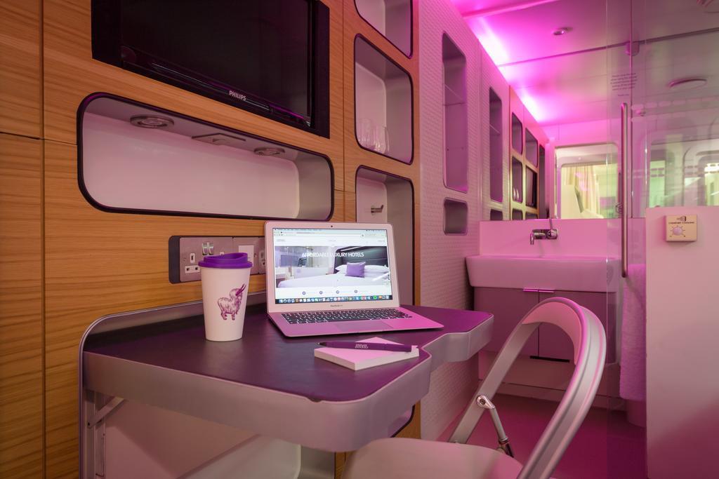 Yotelair London Heathrow Airport ฮิลลิงดัน ภายนอก รูปภาพ