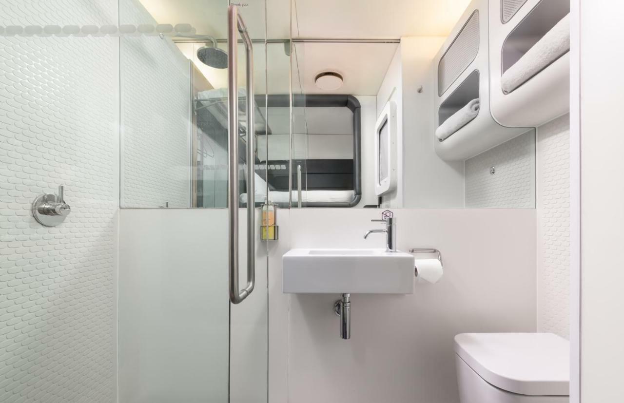 Yotelair London Heathrow Airport ฮิลลิงดัน ภายนอก รูปภาพ