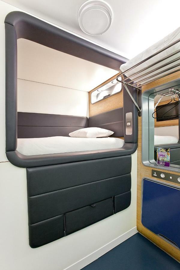 Yotelair London Heathrow Airport ฮิลลิงดัน ภายนอก รูปภาพ