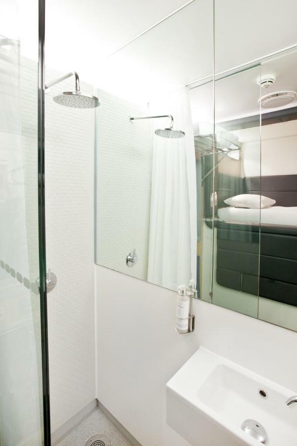 Yotelair London Heathrow Airport ฮิลลิงดัน ภายนอก รูปภาพ